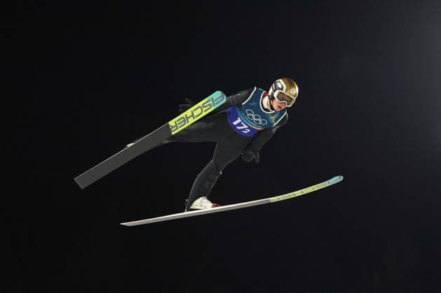 Predazzo, Italien 16. Februar 2026: Skispringen Super Team Männer - Olympia 2026 Im Bild: Stephan EMBACHER (AUT) Ski jumping, Skispringen, Ski, nordisch Stadium *** Predazzo, Italy February 16, 2026 Ski Jumping Super Team Men Olympic Games 2026 In the picture Stephan EMBACHER AUT Ski Jumping Stadium Copyright: xFotostandx xHettichx