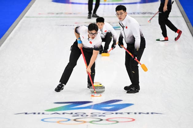 (260216) -- CORTINA D AMPEZZO, Feb. 16, 2026 -- Li Zhichao (L) and Xu Jingtao of China compete during the curling men s round robin session 8 match between China and Italy at the 2026 Milan-Cortina Winter Olympics in Cortina, Italy, Feb. 16, 2026. ) (MICO2026)ITALY-CORTINA D AMPEZZO-OLYMPIC Winter games, Winterspiele,Spiele, Summer games CURLING-MEN-ROUND ROBIN-CHN VS ITA LianxYi 