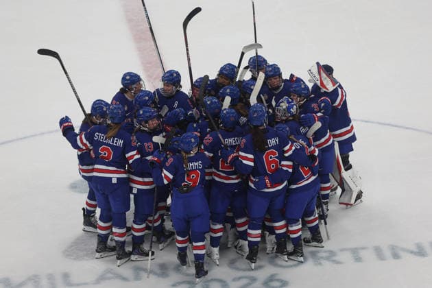 Ice hockey, Eishockey Women In Milan, Italy, on February 16, 2026, Team USA celebrates after winning during the Ice Hockey Women United States of America vs. Sweden Play-offs Semifinals on day ten of the Milano Cortina 2026 Winter Olympic Games, Olympische Spiele, Olympia, OS at Milano Santagiulia Ice Hockey Arena. Milano Italy  Copyright: xMattiaxMarteganix originalFilename:martegani-serieami260216_npxkm.jpg