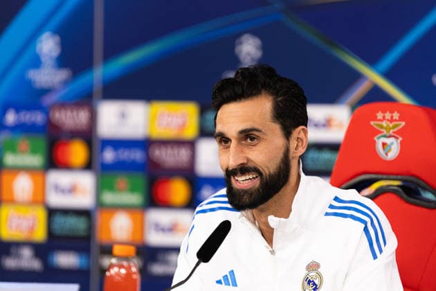 SL Benfica v Real Madrid - UEFA Champions League 2025 26 LISBON, PORTUGAL - FEBRUARY 16: Alvaro Arbeloa head coach of Real Madrid, smiles during the press conference, PK, Pressekonferenz ahead the UEFA Champions League 2025 26 match between SL Benfica and Real Madrid C.F. at Estadio do SL Benfica on February 16, 2026 in Lisbon, Portugal. Lisboa Estadio Da Luz Portugal Copyright: xDavidexPuglisix