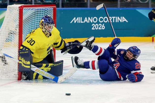 February 16, 2026, Milan, Lombardy, Italy: Kendall Coyne 26 of Team United States and Emma Soderberg 30 of Team Sweden in a women s Ice hockey, Eishockey semifinal during the Milano Cortina 2026 Olympic Winter games, Winterspiele,Spiele, Summer games at Milano Santagiulia Ice Hockey Arena. Olympics 2026: Milano Cortina: Ice Hockey-Women Semifinal- USA-SWE  - ZUMAm117 20260216_oly_m117_008 Copyright: xDavidxMcIntyrex