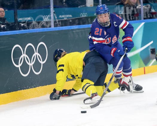 February 16, 2026, Milan, Lombardy, Italy: Hilary Knight 21 of Team United States against Team Sweden in a women s Ice hockey, Eishockey semifinal during the Milano Cortina 2026 Olympic Winter games, Winterspiele,Spiele, Summer games at Milano Santagiulia Ice Hockey Arena. Olympics 2026: Milano Cortina: Ice Hockey-Women Semifinal- USA-SWE  - ZUMAm117 20260216_oly_m117_015 Copyright: xDavidxMcIntyrex