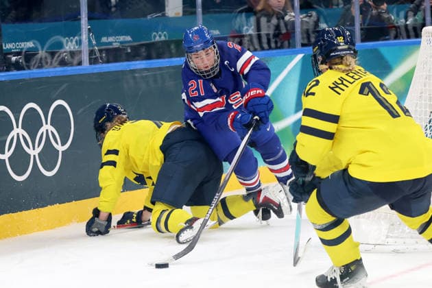 February 16, 2026, Milan, Lombardy, Italy: Hilary Knight 21 of Team United States against Team Sweden in a women s Ice hockey, Eishockey semifinal during the Milano Cortina 2026 Olympic Winter games, Winterspiele,Spiele, Summer games at Milano Santagiulia Ice Hockey Arena. Olympics 2026: Milano Cortina: Ice Hockey-Women Semifinal- USA-SWE  - ZUMAm117 20260216_oly_m117_016 Copyright: xDavidxMcIntyrex