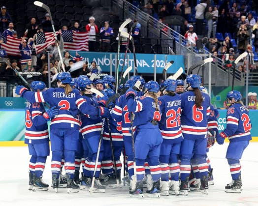 February 16, 2026, Milan, Lombardy, Italy: Team United States celebrates win against Team Sweden in a women s Ice hockey, Eishockey semifinal during the Milano Cortina 2026 Olympic Winter games, Winterspiele,Spiele, Summer games at Milano Santagiulia Ice Hockey Arena. Olympics 2026: Milano Cortina: Ice Hockey-Women Semifinal- USA-SWE  - ZUMAm117 20260216_oly_m117_018 Copyright: xDavidxMcIntyrex