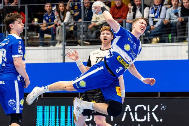 16.02.206, GER, Handball, Maenner, Saison 25 26, Daikin 1.Bl, 21.Spieltag, ThSV Eisenach - Bergischer HC Oskar Joelsson (ThSV Eisenach,3), Johannes Wasielewski (Bergischer HC) 99817 Eisenach Werner-Assmann-Halle Am Sportp Thueringen Deutschland