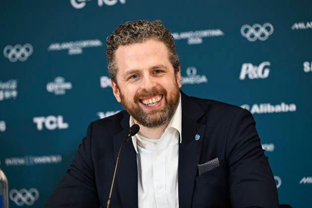 MILANO, ITALIEN 20260216 Sveriges förbundskapten Ulf Lundberg under en pressträff efter damernas semifinal mellan USA och Sverige, som slutade 5-0, i Santagiulia Arena under OS i Milano. *** Bilden ingar i SPORTPAKET. För övriga BETALBILD *** MILANO ITALIEN x10070x *** MILANO, ITALY 20260216 Swedens national coach Ulf Lundberg during a press conference after the womens semi-final between the USA and Sweden, which ended 5 0, in the Santagiulia Arena during the Milan Olympics The image is included in the SPORT PACKAGE For others PAYPICTURE MILANO ITALY x10070x  Copyright: xJessicaxGow TTx OS 2026 ISHOCKEY USA-SVERIGE SEMIFINAL