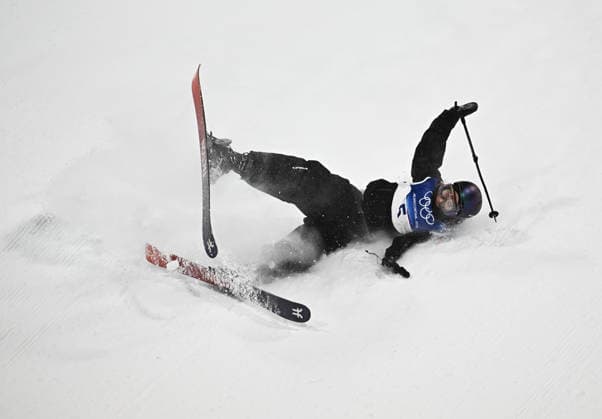 (260216) -- LIVIGNO, Feb. 16, 2026 -- Liu Mengting of China falls during the training before the freestyle skiing women s freeski big air final at the Milan-Cortina 2026 Olympic Winter games, Winterspiele,Spiele, Summer games in Livigno, Italy, Feb. 16, 2026. ) (MICO2026)ITALY-LIVIGNO-OLYMPIC WINTER GAMES-FREESTYLE SKIING-WOMEN S BIG AIR-FINAL ZhangxHongxiang 