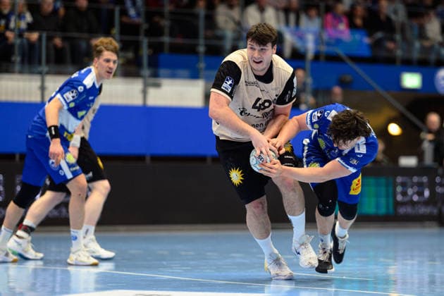 Aron Seesing (Bergischer HC, 49), Tillman Leu (ThSV Eisenach, 99), Oskar Joelsson (ThSV Eisenach, 03) GER, ThSV Eisenach gegen Bergischer HC, 1. Daikin Handballbundesliga, Handball, 21.Spieltag, Saison 2025 2026, 16.02.2026 GER, ThSV Eisenach gegen Bergischer HC, 1. Daikin Handballbundesliga, Handball, 21.Spieltag, Saison 2025 2026, 16.02.2026 Eisenach Copyright: xEibner-Pressefoto MartinxHerbstx EP_MHT