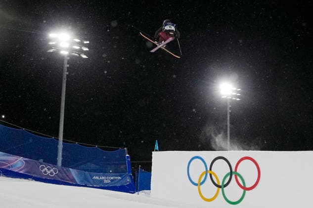 Naomi Urness of Canada takes a practice jump during warmups for the Women s Freeski Big Air Final at the Milano Cortina 2026 Winter Olympic Games, Olympische Spiele, Olympia, OS in Livigno, Italy, on Monday, February 16, 2026.  OLY20260216802 BOBxSTRONG