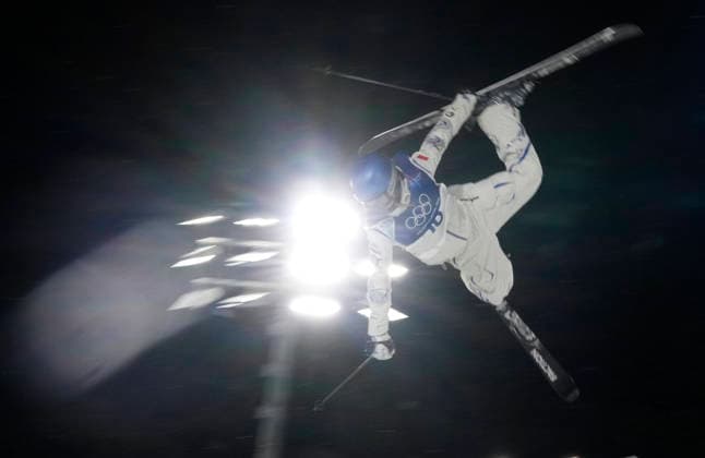 Eileen Gu of the People s Republic of China takes a practice jump during warmups for he Women s Freeski Big Air Final at the Milano Cortina 2026 Winter Olympic Games, Olympische Spiele, Olympia, OS in Livigno, Italy, on Monday, February 16, 2026.  OLY20260216810 BOBxSTRONG