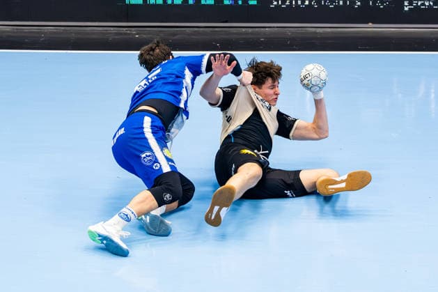 16.02.206, GER, Handball, Maenner, Saison 25 26, Daikin 1.Bl, 21.Spieltag, ThSV Eisenach - Bergischer HC Soeren Steinhaus (Bergischer HC), Phillip Meyer (ThSV Eisenach,27) 99817 Eisenach Werner-Assmann-Halle Am Sportp Thueringen Deutschland