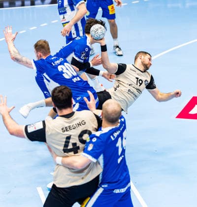 16.02.206, GER, Handball, Maenner, Saison 25 26, Daikin 1.Bl, 21.Spieltag, ThSV Eisenach - Bergischer HC Dominik Solak (ThSV Eisenach,30), Tomas Babak (Bergischer HC) 99817 Eisenach Werner-Assmann-Halle Am Sportp Thueringen Deutschland
