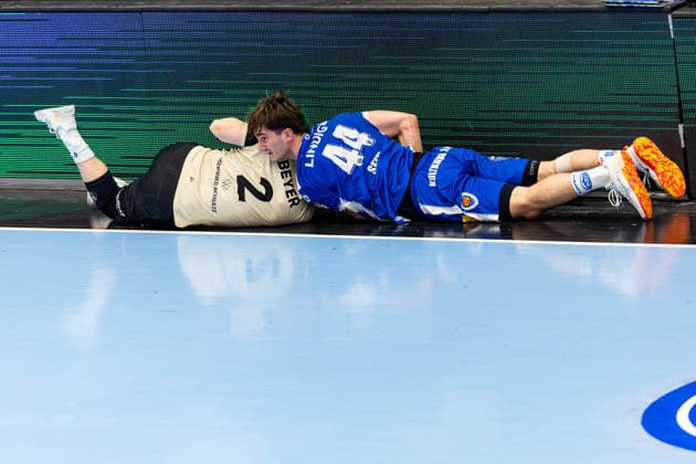 16.02.206, GER, Handball, Maenner, Saison 25 26, Daikin 1.Bl, 21.Spieltag, ThSV Eisenach - Bergischer HC Noah Beyer (Bergischer HC), Stephan Seitz (ThSV Eisenach,44) 99817 Eisenach Werner-Assmann-Halle Am Sportp Thueringen Deutschland