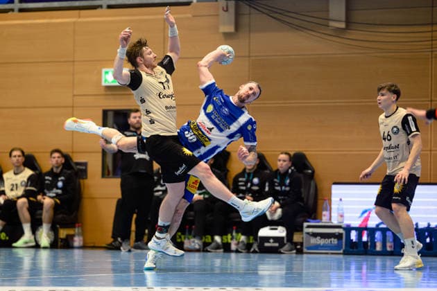 Dominik Solak (ThSV Eisenach, 30). Johannes Wasielewski (Bergischer HC, 77), Julian Fuchs (Bergischer HC, 46) GER, ThSV Eisenach gegen Bergischer HC, 1. Daikin Handballbundesliga, Handball, 21.Spieltag, Saison 2025 2026, 16.02.2026 GER, ThSV Eisenach gegen Bergischer HC, 1. Daikin Handballbundesliga, Handball, 21.Spieltag, Saison 2025 2026, 16.02.2026 Eisenach Copyright: xEibner-Pressefoto MartinxHerbstx EP_MHT