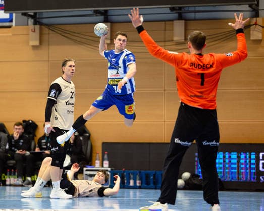 Vincent Buechner (ThSV Eisenach, 74), Christopher Rudeck (Bergischer HC, 01), Kim Voss-Fels (Bergischer HC, 21) GER, ThSV Eisenach gegen Bergischer HC, 1. Daikin Handballbundesliga, Handball, 21.Spieltag, Saison 2025 2026, 16.02.2026 GER, ThSV Eisenach gegen Bergischer HC, 1. Daikin Handballbundesliga, Handball, 21.Spieltag, Saison 2025 2026, 16.02.2026 Eisenach Copyright: xEibner-Pressefoto MartinxHerbstx EP_MHT