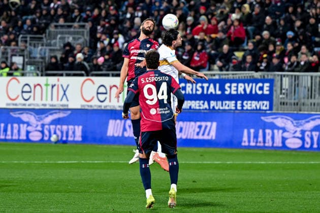 Cagliari s Leonardo Pavoletti in action during the Serie A soccer match between Cagliari Calcio and Lecce at the Unipol Domus in Cagliari, Sardinia - Monday, 16th February 2026. - Soccer  Copyright: x Â®xGianlucaxZuddas LaPressex