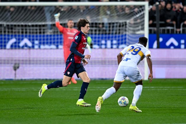 Cagliari s Marco Palestra in action during the Serie A soccer match between Cagliari Calcio and Lecce at the Unipol Domus in Cagliari, Sardinia - Monday, 16th February 2026. - Soccer  Copyright: x Â®xGianlucaxZuddas LaPressex