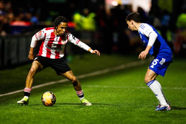 Macclesfield v Brentford Emirates FA Cup Luis Lacey of Macclesfield and Romelle Donovan of Brentford during the Emirates FA Cup Fourth Round match at Leasing.com Stadium, Macclesfield 16 02 2026 UK Newspapers OUT Copyright: xMaxxTomlinsonx FIL-22997-0013