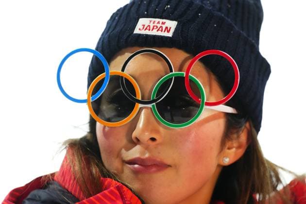 February 16, 2026, Livigno, Italy: A fan waits during a weather delay ahead of the women s freeski big air final at the Milano Cortina 2026 Winter Olympic Games, Olympische Spiele, Olympia, OS in Livigno, Italy on Monday, Feb. 16, 2026. Canada News - February 16, 2026  - ZUMAc35_ 20260216_zaf_c35_122 Copyright: xSeanxKilpatrickx