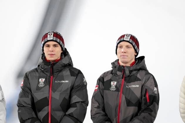 OLYMPICS - Winter Olympic Games, Olympische Spiele, Olympia, OS Milano Cortina 2026 PREDAZZO,ITALY,16.FEB.26 - OLYMPICS, Ski jumping, Skispringen, Ski, nordisch - Winter Olympic Games Milano Cortina 2026, large hill, Super Team, men, medal ceremony. Image shows Stephan Embacher and Jan Hoerl (AUT).  GEPAxpictures xMatthiasxTrinkl