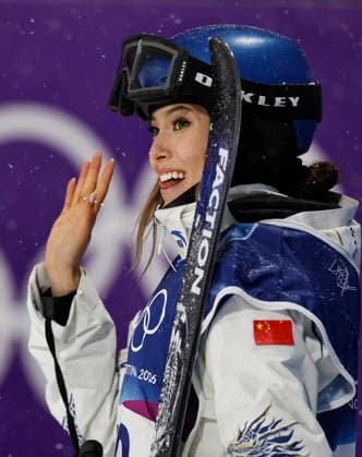 (260216) -- LIVIGNO, Feb. 16, 2026 -- Gu Ailing of China waves during the freestyle skiing women s freeski big air final at the Milan-Cortina 2026 Olympic Winter games, Winterspiele,Spiele, Summer games in Livigno, Italy, Feb. 16, 2026. ) (MICO2026)ITALY-LIVIGNO-OLYMPIC WINTER GAMES-FREESTYLE SKIING-WOMEN S BIG AIR-FINAL WangxPeng 