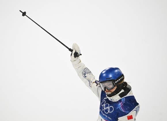 (260216) -- LIVIGNO, Feb. 16, 2026 -- Gu Ailing of China reacts during the freestyle skiing women s freeski big air final at the Milan-Cortina 2026 Olympic Winter games, Winterspiele,Spiele, Summer games in Livigno, Italy, Feb. 16, 2026. ) (MICO2026)ITALY-LIVIGNO-OLYMPIC WINTER GAMES-FREESTYLE SKIING-WOMEN S BIG AIR-FINAL ZhangxHongxiang 
