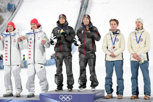 OLYMPICS - Winter Olympic Games, Olympische Spiele, Olympia, OS Milano Cortina 2026 PREDAZZO,ITALY,16.FEB.26 - OLYMPICS, Ski jumping, Skispringen, Ski, nordisch - Winter Olympic Games Milano Cortina 2026, large hill, Super Team, men, medal ceremony. Image shows the rejoicing of Kacper Tomasiak (POL) and Pawel Wasek (POL), Stephan Embacher and Jan Hoerl (AUT), Kristoffer Eriksen Sundal and Johann Andre Forfang (NOR). Keywords: medal.  GEPAxpictures xMatthiasxTrinkl