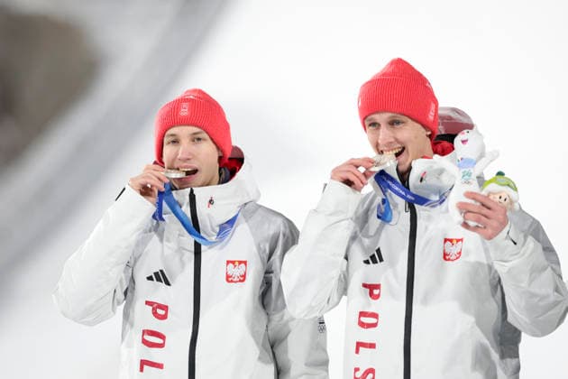 OLYMPICS - Winter Olympic Games, Olympische Spiele, Olympia, OS Milano Cortina 2026 PREDAZZO,ITALY,16.FEB.26 - OLYMPICS, Ski jumping, Skispringen, Ski, nordisch - Winter Olympic Games Milano Cortina 2026, large hill, Super Team, men, medal ceremony. Image shows the rejoicing of Kacper Tomasiak (POL) and Pawel Wasek (POL).  GEPAxpictures xMatthiasxTrinkl