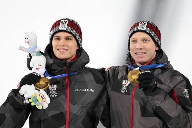 OLYMPICS - Winter Olympic Games, Olympische Spiele, Olympia, OS Milano Cortina 2026 PREDAZZO,ITALY,16.FEB.26 - OLYMPICS, Ski jumping, Skispringen, Ski, nordisch - Winter Olympic Games Milano Cortina 2026, large hill, Super Team, men, medal ceremony. Image shows Stephan Embacher and Jan Hoerl (AUT). Keywords: medal.  GEPAxpictures xMatthiasxTrinkl