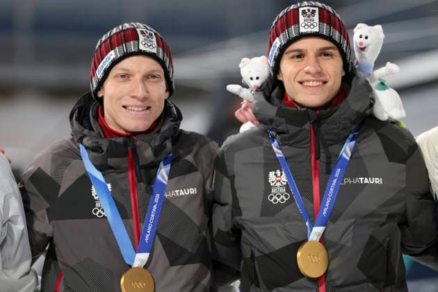 OLYMPICS - Winter Olympic Games, Olympische Spiele, Olympia, OS Milano Cortina 2026 PREDAZZO,ITALY,16.FEB.26 - OLYMPICS, Ski jumping, Skispringen, Ski, nordisch - Winter Olympic Games Milano Cortina 2026, large hill, Super Team, men, medal ceremony. Image shows Stephan Embacher and Jan Hoerl (AUT). Keywords: medal.  GEPAxpictures xMatthiasxTrinkl