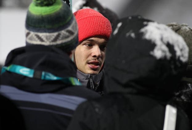 Olympische Winterspiele, Olympia, Skispringen, Herren, Super Team, Großschanze, Val di Fiemme, Predazzo, Olympiaschanze RAIMUND Philipp (GER) umringt von Journalisten *** Olympic Winter Games, Olympics, ski jumping, men, super team, large hill, Val di Fiemme, Predazzo, Olympic ski jump RAIMUND Philipp GER surrounded by journalists