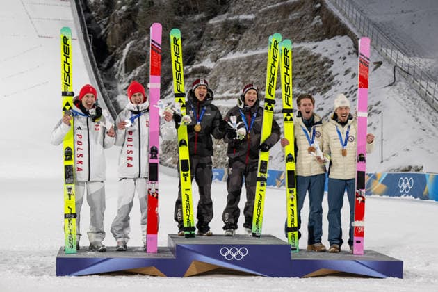 OLYMPICS - Winter Olympic Games, Olympische Spiele, Olympia, OS Milano Cortina 2026 PREDAZZO,ITALY,16.FEB.26 - OLYMPICS, Ski jumping, Skispringen, Ski, nordisch - Winter Olympic Games Milano Cortina 2026, large hill, Super Team, men, medal ceremony. Image shows Pawel Wasek and Kacper Tomasiak (POL), Stephan Embacher and Jan Hoerl (AUT) and Kristoffer Eriksen Sundal and Johann Andre Forfang (NOR). .  GEPAxpictures xOliverxLerch