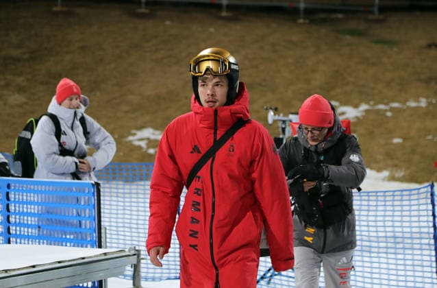 Olympische Winterspiele, Olympia, Skispringen, Herren, Super Team, Großschanze, Val di Fiemme, Predazzo, Olympiaschanze RAIMUND Philipp (GER) nach dem Springen, genervt, enttäuscht, entsetzt, sauer *** Olympic Winter Games, Olympics, ski jumping, men, super team, large hill, Val di Fiemme, Predazzo, Olympic ski jump RAIMUND Philipp GER after the jump, annoyed, disappointed, horrified, angry