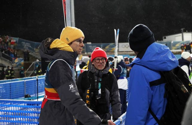 Olympische Winterspiele, Olympia, Skispringen, Herren, Super Team, Großschanze, Val di Fiemme, Predazzo, Olympiaschanze WELLINGER Andreas (GER) im Gespräch mit Severin Freund nach dem Springen *** Olympic Winter Games, Olympics, ski jumping, men, super team, large hill, Val di Fiemme, Predazzo, Olympic ski jump WELLINGER Andreas GER in conversation with Severin Freund after the competition