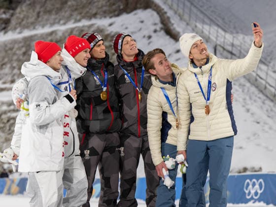 OLYMPICS - Winter Olympic Games, Olympische Spiele, Olympia, OS Milano Cortina 2026 PREDAZZO,ITALY,16.FEB.26 - OLYMPICS, Ski jumping, Skispringen, Ski, nordisch - Winter Olympic Games Milano Cortina 2026, large hill, Super Team, men, medal ceremony. Image shows Pawel Wasek and Kacper Tomasiak (POL), Stephan Embacher and Jan Hoerl (AUT) and Kristoffer Eriksen Sundal and Johann Andre Forfang (NOR). .  GEPAxpictures xOliverxLerch