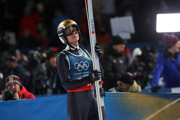 Olympische Winterspiele, Olympia, Skispringen, Herren, Super Team, Großschanze, Val di Fiemme, Predazzo, Olympiaschanze WELLINGER Andreas (GER) im Auslauf stehend *** Olympic Winter Games, Olympics, Ski Jumping, Men, Super Team, Large Hill, Val di Fiemme, Predazzo, Olympic Hill WELLINGER Andreas GER standing in the outrun