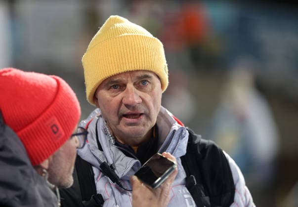 Olympische Winterspiele, Olympia, Skispringen, Herren, Super Team, Großschanze, Val di Fiemme, Predazzo, Olympiaschanze Stefan Horngacher (AUT), Bundestrainer Deutschland nach dem Springen im Interview *** Olympic Winter Games, Olympics, ski jumping, men, super team, large hill, Val di Fiemme, Predazzo, Olympic hill Stefan Horngacher AUT , national coach Germany in an interview after the competition