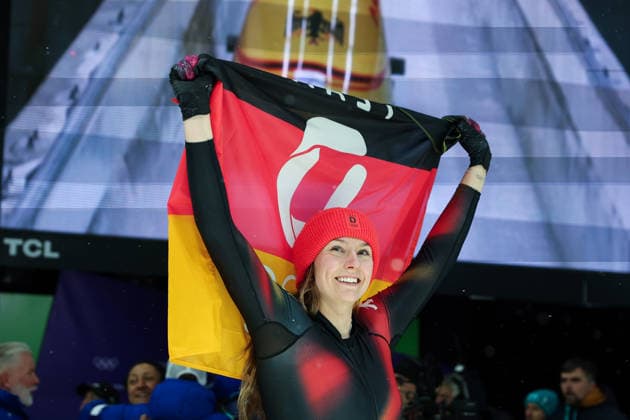 Olympische Winterspiele Milano Cortina 2026 Bob Monobob Frauen am 16.02.2026 im Cortina Sliding Centre in Cortina d™Ampezzo Laura Nolte ( Deutschland ) gewinnt die Silber Medaille *** Olympic Winter Games Milano Cortina 2026 Bobsleigh Monobob Women on 16 02 2026 at the Cortina Sliding Center in Cortina d™Ampezzo Laura Nolte Germany wins the silver medal xMSx