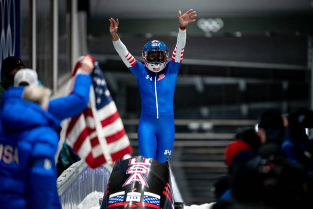 MEYERS TAYLOR Elana (USA) jubelt im Ziel ueber die sichere Medaille und den moeglichen Sieg, ITA, Olympische Spiele Milano Cortina 2026, Olympia, Monobob Frauen, 16.02.2026 ITA, Olympische Spiele Milano Cortina 2026, Olympia, Monobob Frauen, 16.02.2026 Cortina d Ampezzo *** MEYERS TAYLOR Elana USA cheers at the finish line about the secure medal and the possible victory, ITA, Olympic Games Milano Cortina 2026, Olympia, Monobob Women, 16 02 2026 ITA, Olympic Games Milano Cortina 2026, Olympia, Monobob Women, 16 02 2026 Cortina d Ampezzo Copyright: xEibner-Pressefoto Memmlerx EP_MMR