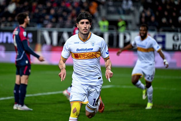 Lecce s Omri Gandelman celebrates after scoring the goal for 0-1 during the Serie A soccer match between Cagliari Calcio and Lecce at the Unipol Domus in Cagliari, Sardinia - Monday, 16th February 2026. - Soccer  Copyright: x Â®xGianlucaxZuddas LaPressex