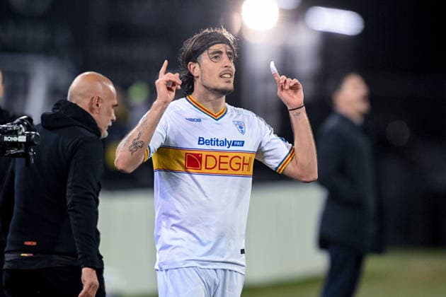 Lecce s Omri Gandelman celebrates after scoring the goal for 0-1 during the Serie A soccer match between Cagliari Calcio and Lecce at the Unipol Domus in Cagliari, Sardinia - Monday, 16th February 2026. - Soccer  Copyright: x Â®xGianlucaxZuddas LaPressex