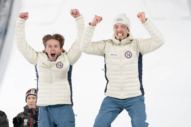 OLYMPICS - Winter Olympic Games, Olympische Spiele, Olympia, OS Milano Cortina 2026 PREDAZZO,ITALY,16.FEB.26 - OLYMPICS, Ski jumping, Skispringen, Ski, nordisch - Winter Olympic Games Milano Cortina 2026, large hill, Super Team, men, medal ceremony. Image shows Kristoffer Eriksen Sundal and Johann Andre Forfang (NOR).  GEPAxpictures xMatthiasxTrinkl