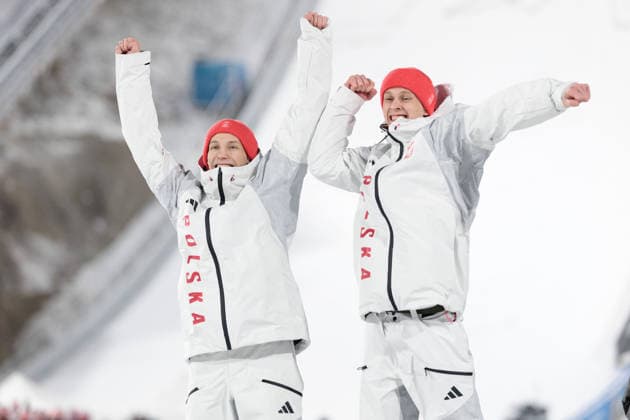 OLYMPICS - Winter Olympic Games, Olympische Spiele, Olympia, OS Milano Cortina 2026 PREDAZZO,ITALY,16.FEB.26 - OLYMPICS, Ski jumping, Skispringen, Ski, nordisch - Winter Olympic Games Milano Cortina 2026, large hill, Super Team, men, medal ceremony. Image shows Pawel Wasek and Kacper Tomasiak (POL).  GEPAxpictures xMatthiasxTrinkl