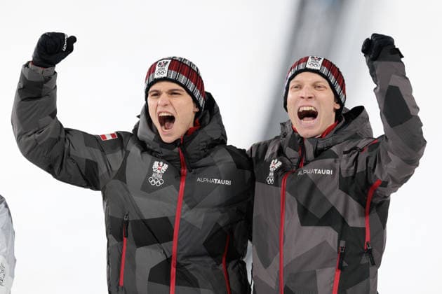 OLYMPICS - Winter Olympic Games, Olympische Spiele, Olympia, OS Milano Cortina 2026 PREDAZZO,ITALY,16.FEB.26 - OLYMPICS, Ski jumping, Skispringen, Ski, nordisch - Winter Olympic Games Milano Cortina 2026, large hill, Super Team, men, medal ceremony. Image shows Stephan Embacher and Jan Hoerl (AUT).  GEPAxpictures xMatthiasxTrinkl