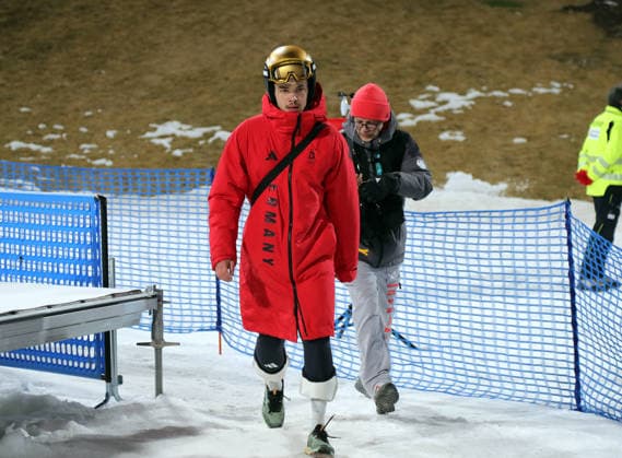Olympische Winterspiele, Olympia, Skispringen, Herren, Super Team, Großschanze, Val di Fiemme, Predazzo, Olympiaschanze RAIMUND Philipp (GER) genervt, sauer, enttäuscht *** Olympic Winter Games, Olympics, ski jumping, men, super team, large hill, Val di Fiemme, Predazzo, Olympic ski jump RAIMUND Philipp GER annoyed, angry, disappointed