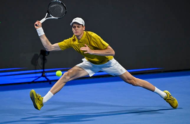 ATP, Tennis Herren QATAR OPEN 2026-ROUND OF 32 Jannik Sinner of Italy competes against Tomas Machac of Czech Republic in the Round of 32 at the ATP menÕs Qatar ExxonMobil Open 2026 at the Khalifa International Tennis Complex in Doha, Qatar, on February 16, 2026. DOHA Qatar Copyright: xNOUSHADx