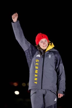 NOLTE Laura (Deutschland) auf dem Podium bei der Siegerehrung auf Platz 2, ITA, Olympische Spiele Milano Cortina 2026, Olympia, Monobob Frauen, 16.02.2026 ITA, Olympische Spiele Milano Cortina 2026, Olympia, Monobob Frauen, 16.02.2026 Cortina d Ampezzo *** NOLTE Laura Germany on the podium at the award ceremony in 2nd place, ITA, Olympic Games Milano Cortina 2026, Olympia, Monobob Women, 16 02 2026 ITA, Olympic Games Milano Cortina 2026, Olympia, Monobob Women, 16 02 2026 Cortina d Ampezzo Copyright: xEibner-Pressefoto Memmlerx EP_MMR