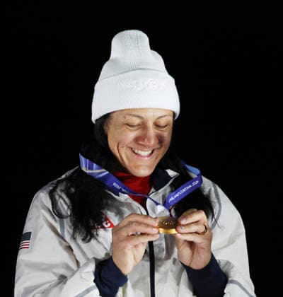 Team USA s Elana Meyers Taylor celebrates winning the gold medal in the Women s Monobob at the 2026 Winter Olympics in Cortina, Italy on Monday February 16, 2026.  OLY20260216632 HUGOxPHILPOTT