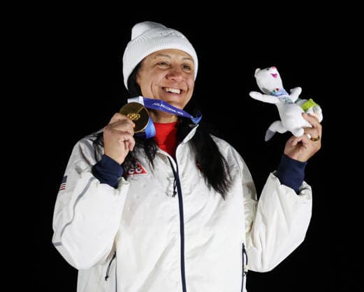 Team USA s Elana Meyers Taylor celebrates winning the gold medal in the Women s Monobob at the 2026 Winter Olympics in Cortina, Italy on Monday February 16, 2026.  OLY20260216636 HUGOxPHILPOTT