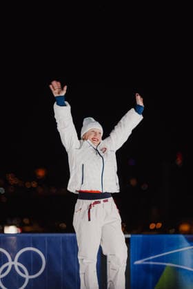 OLYMPICS - Winter Olympic Games, Olympische Spiele, Olympia, OS Milano Cortina 2026 CORTINA D AMPEZZO,ITALY,16.FEB.26 - OLYMPICS, BOBSLEIGH - Winter Olympic Games Milano Cortina 2026, monobob, women. Image shows the rejoicing of Kaillie Armbruster Humphries (USA). Keywords: medal  GEPAxpictures xAlexanderxSolc